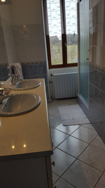 Chez Nathalie Et Jean Claude Hotel Saint-Marc-a-Frongier ภายนอก รูปภาพ